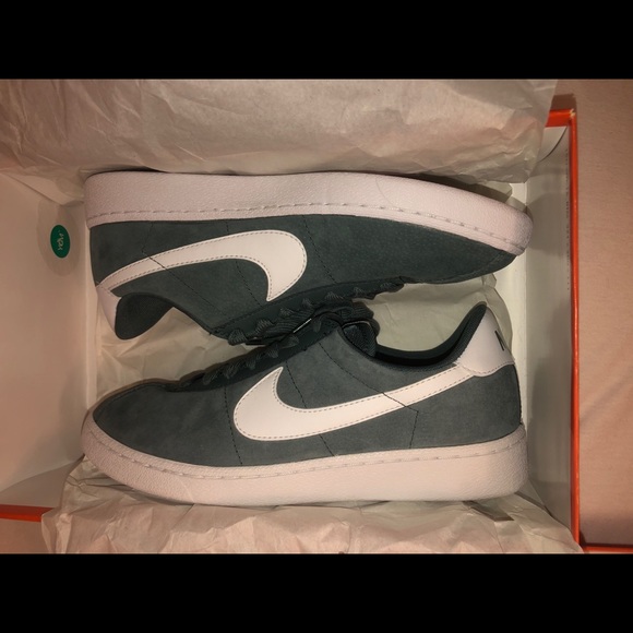 Nike Other - NIKE BRUINS
